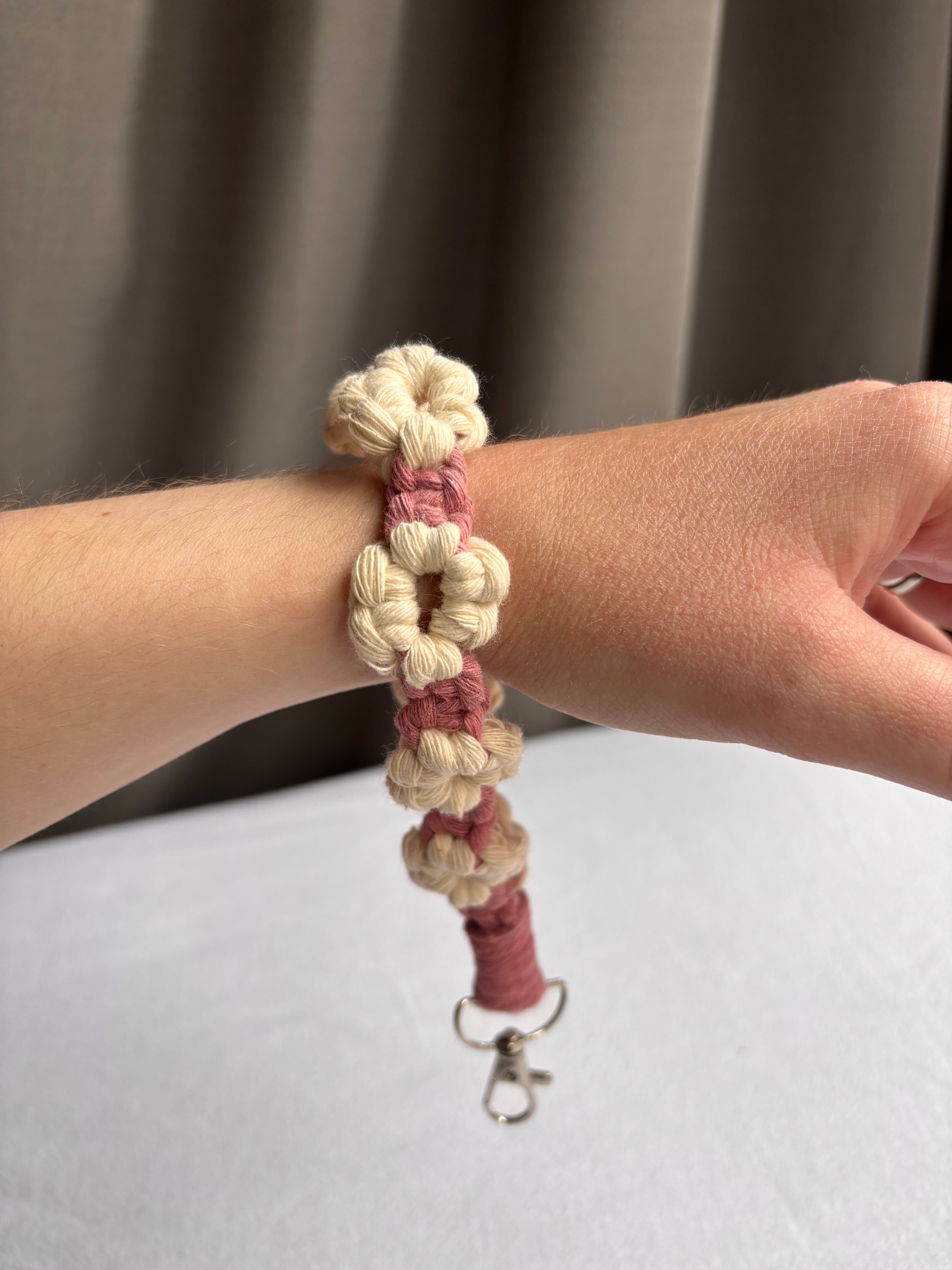 White Daisy Wristlet Keychain