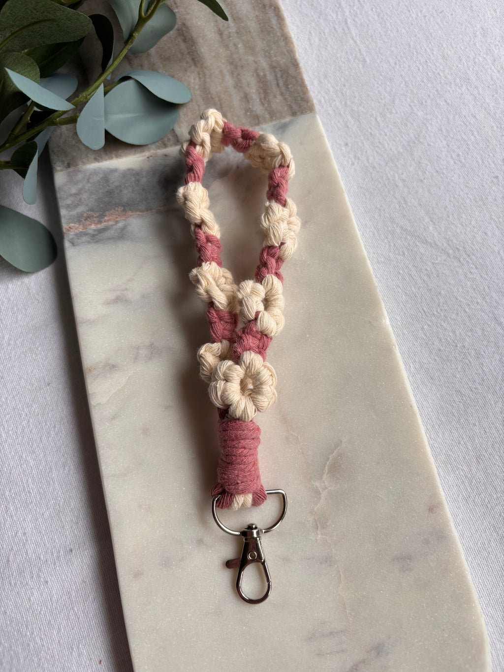 White Daisy Wristlet Keychain