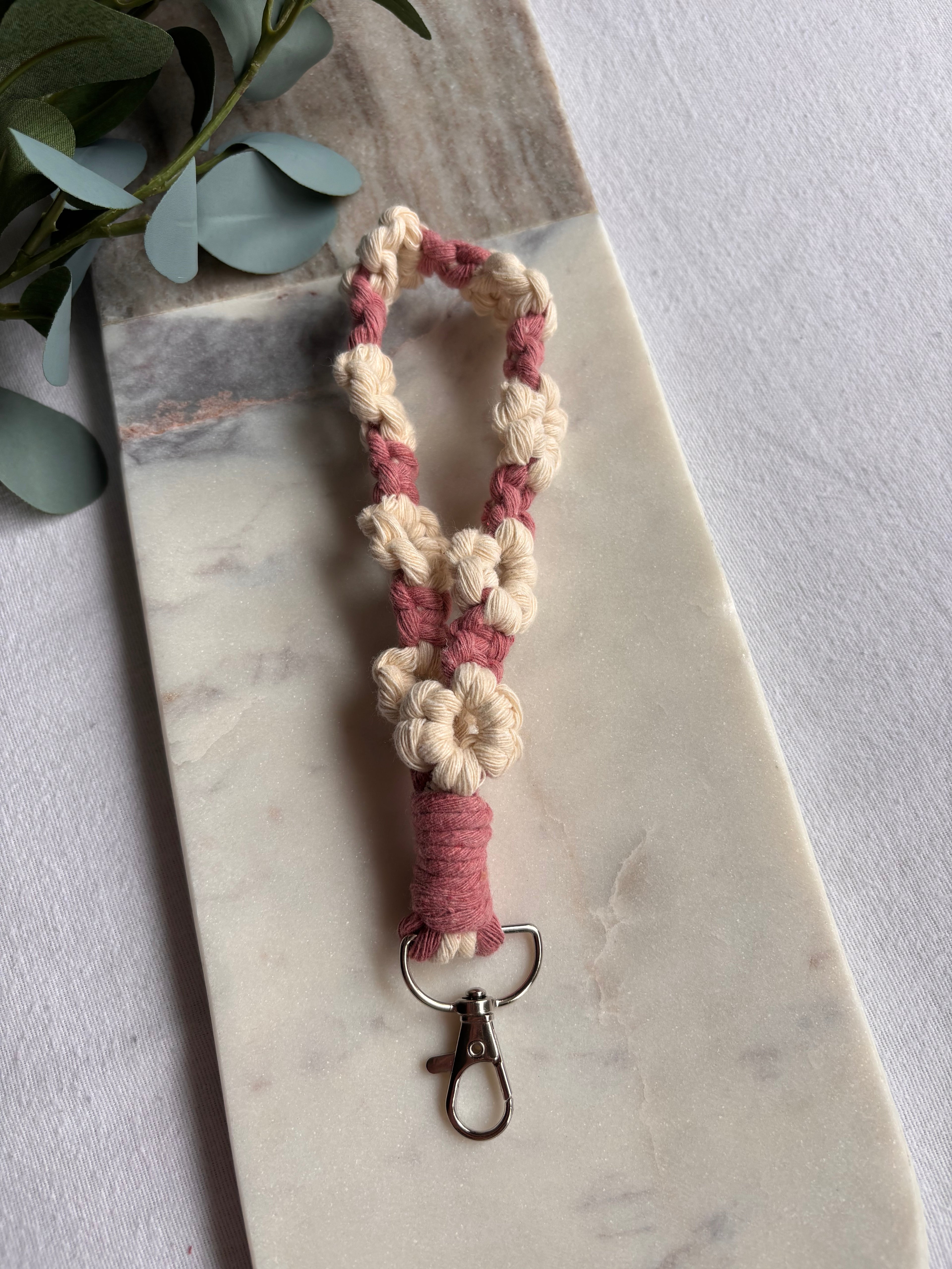 White Daisy Wristlet Keychain