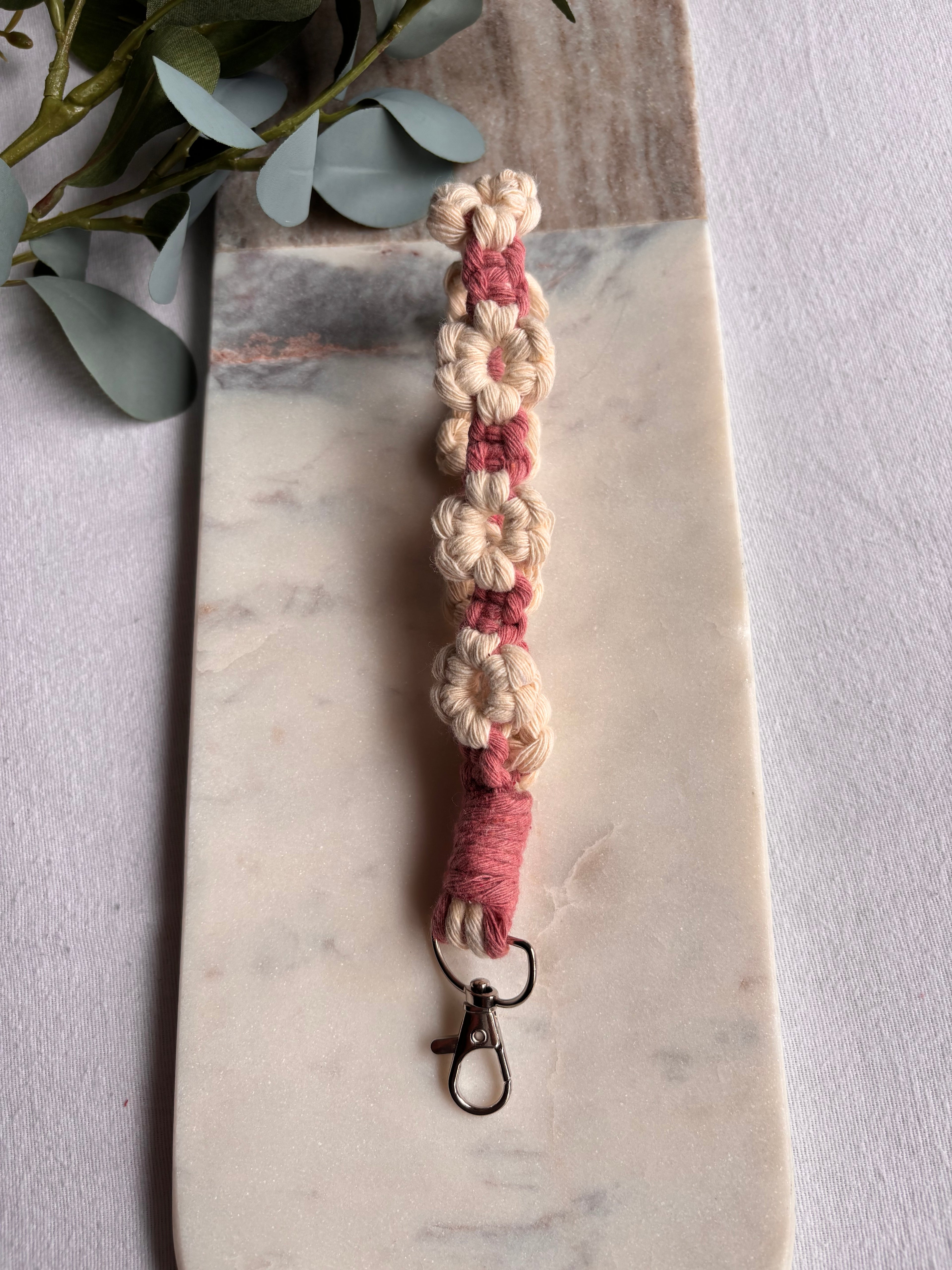 White Daisy Wristlet Keychain